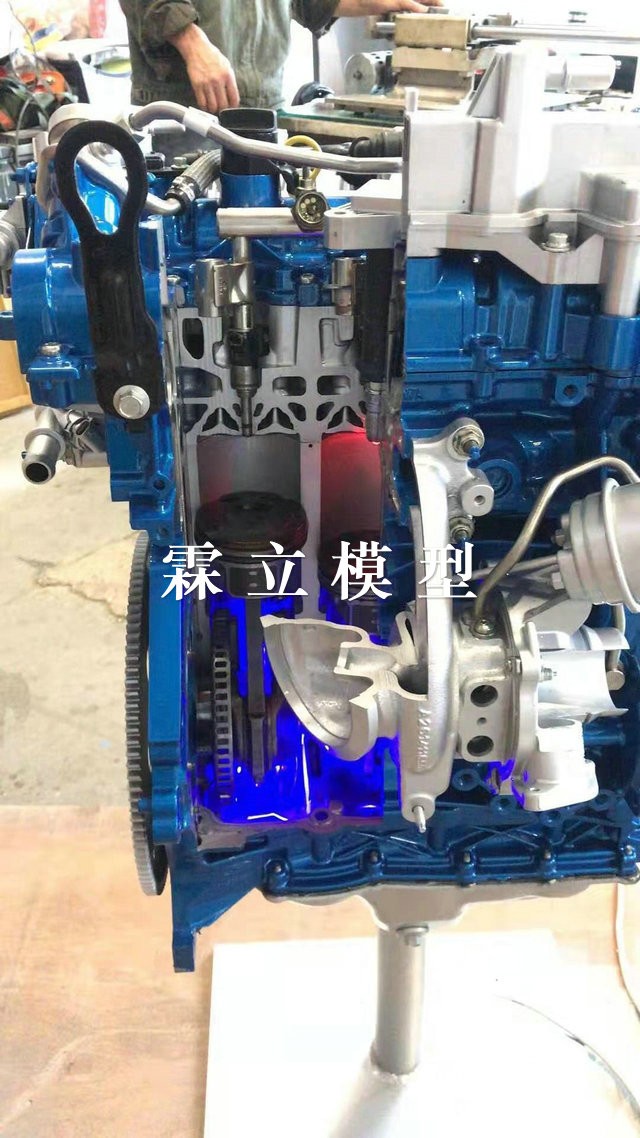 解剖汽車(chē)發(fā)動(dòng)機